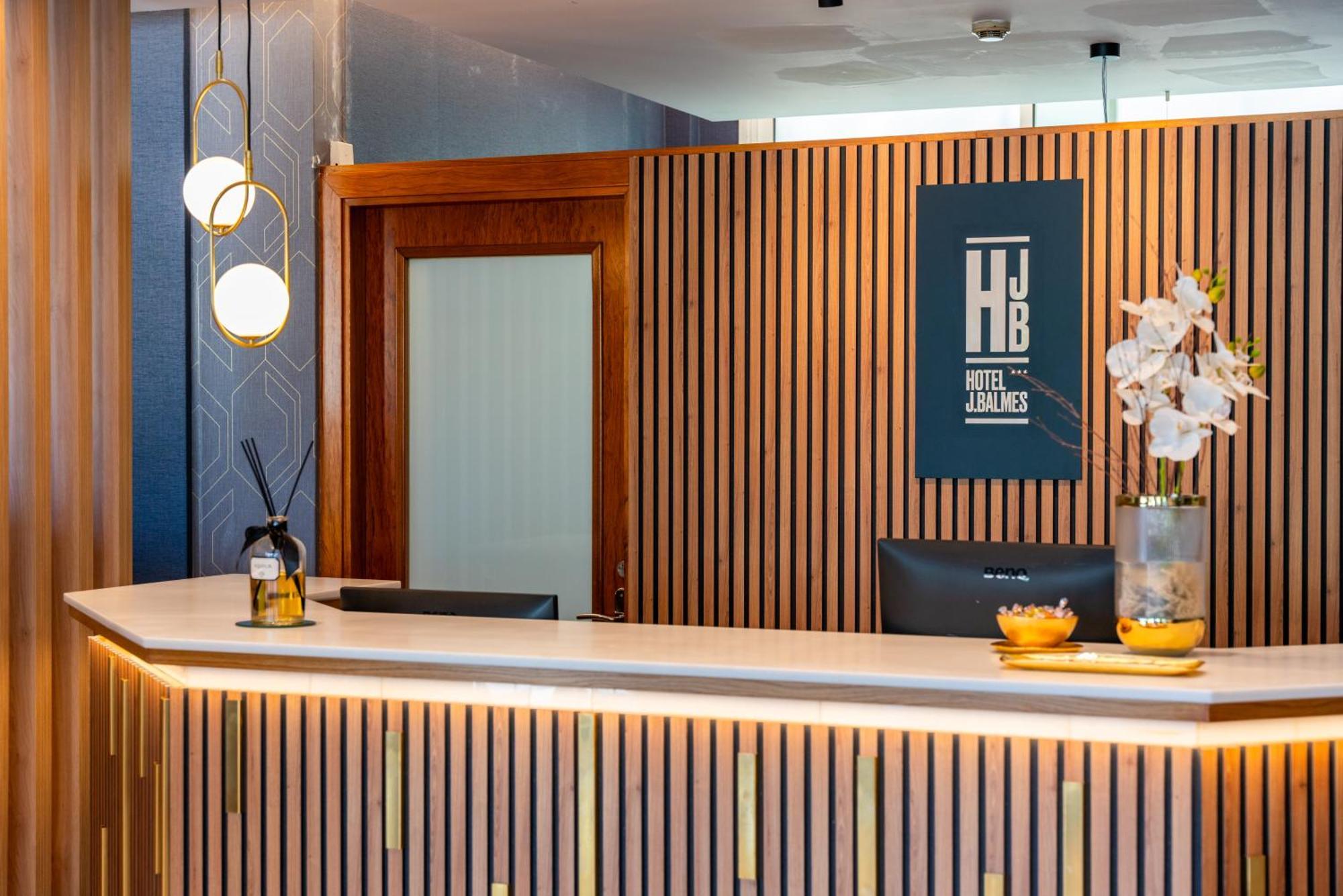 Hotel J. Balmes فيك المظهر الخارجي الصورة