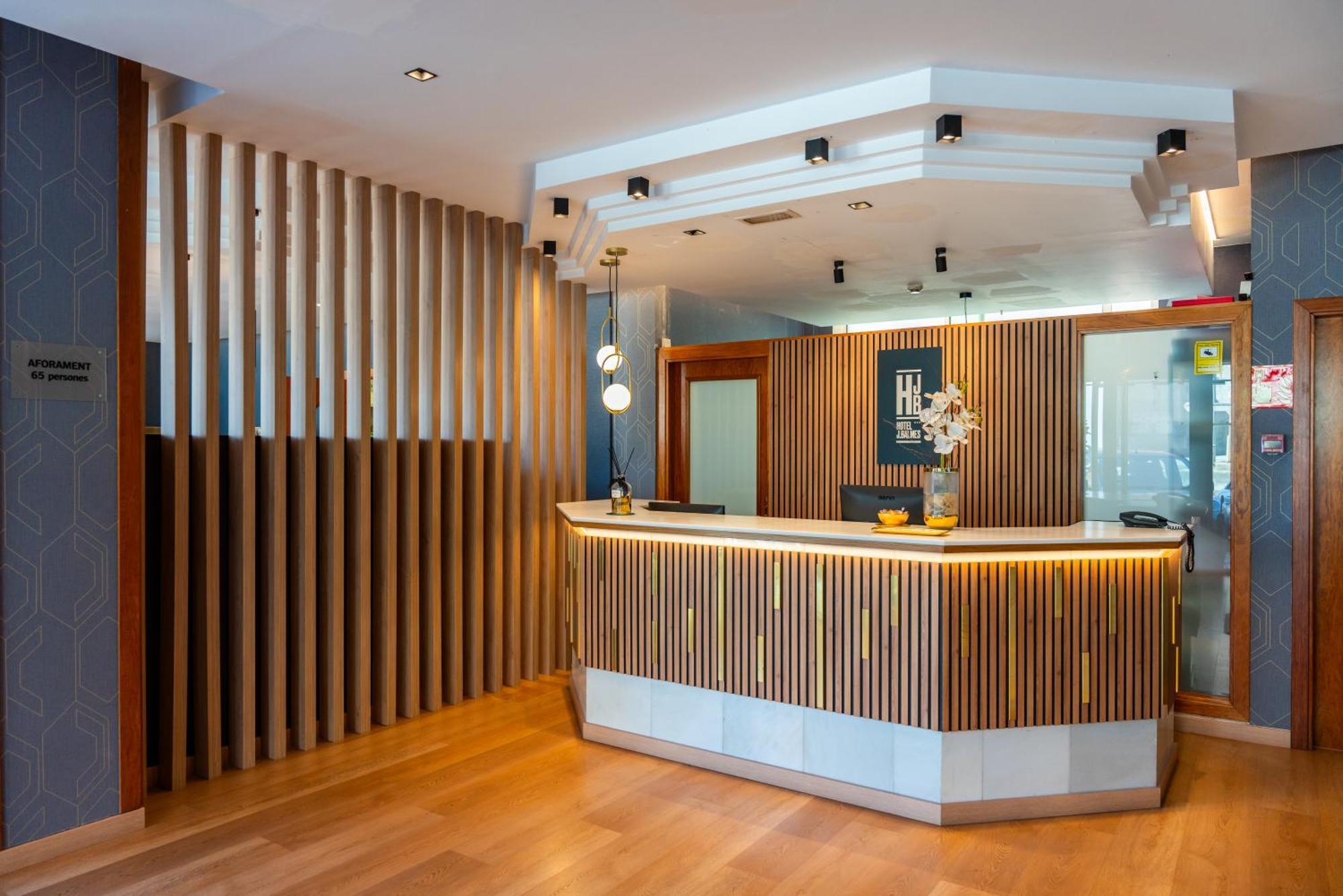 Hotel J. Balmes فيك المظهر الخارجي الصورة