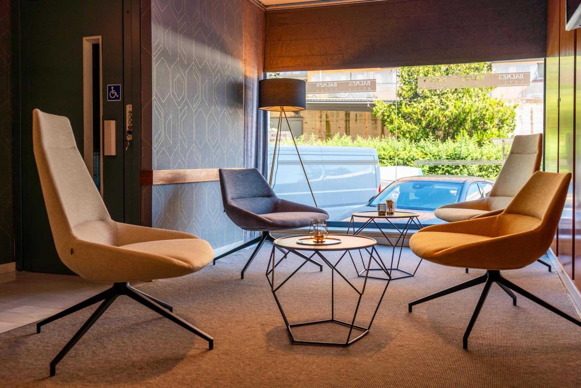 Hotel J. Balmes فيك المظهر الخارجي الصورة