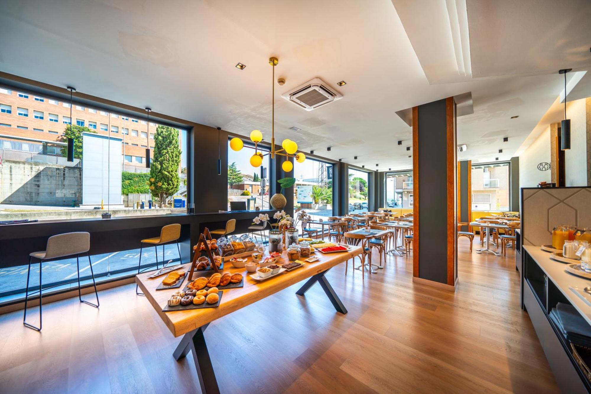 Hotel J. Balmes فيك المظهر الخارجي الصورة