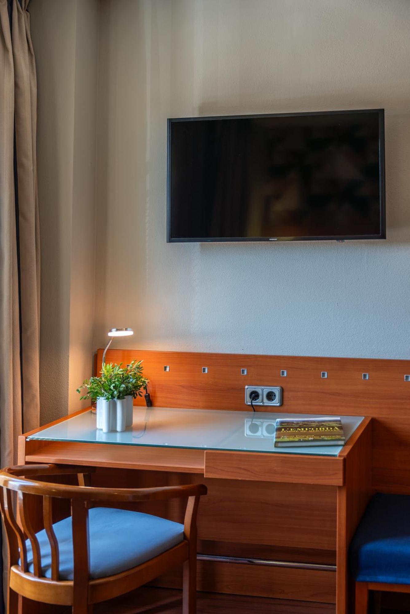 Hotel J. Balmes فيك المظهر الخارجي الصورة