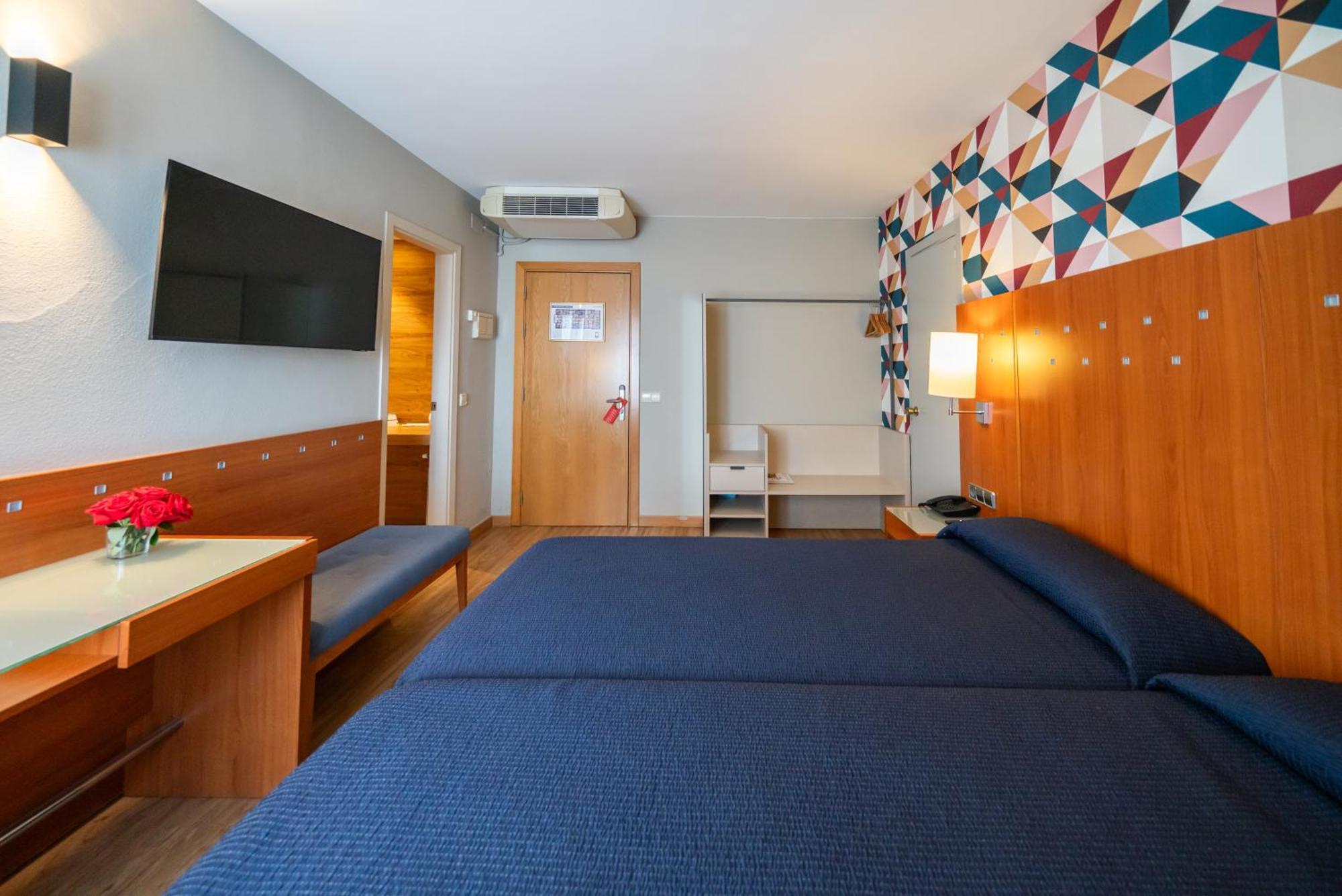 Hotel J. Balmes فيك المظهر الخارجي الصورة
